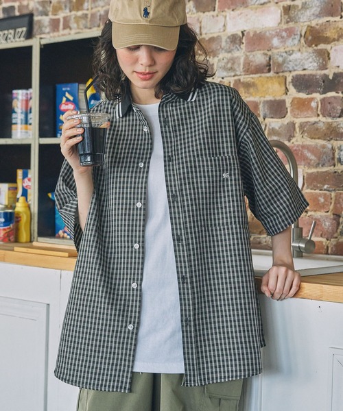 MONO-MART LADY'S（モノマートレディース）の「ナンバリング刺繍 衿リブ ラインデザイン 半袖シャツ（シャツ/ブラウス・レディース・ホワイト/ブラック系/ブラウン系/ネイビー系・FREE）」の22枚目の写真