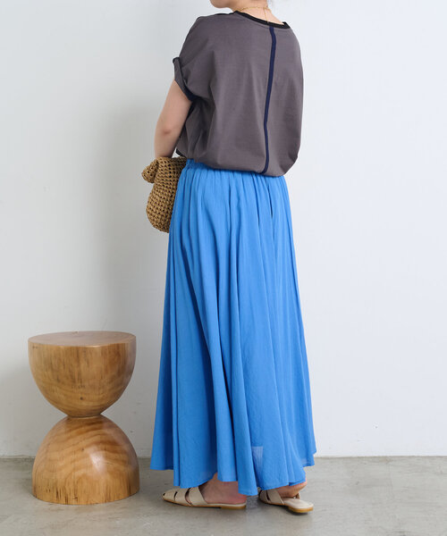 Jena espace merveilleux（ジェナ　エスパスメルヴェイユ）の「【体型カバー／1枚で決まる配色Tシャツ】バックライン配色カットソー（Tシャツ/カットソー・レディース・ブラック/ベージュ/ブルー・FREE）」の5枚目の写真