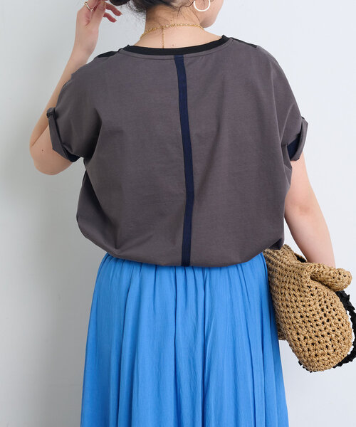 Jena espace merveilleux（ジェナ　エスパスメルヴェイユ）の「【体型カバー／1枚で決まる配色Tシャツ】バックライン配色カットソー（Tシャツ/カットソー・レディース・ブラック/ベージュ/ブルー・FREE）」の8枚目の写真