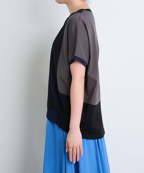 Jena espace merveilleux（ジェナ　エスパスメルヴェイユ）の「【体型カバー／1枚で決まる配色Tシャツ】バックライン配色カットソー（Tシャツ/カットソー・レディース・ブラック/ベージュ/ブルー・FREE）」の12枚目の写真