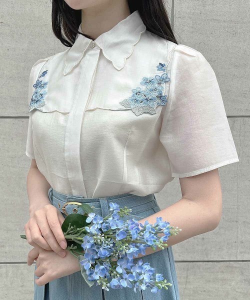 an another angelus(アンアナザーアンジェラス)の「ヴァイオレット刺繍ヨークシャツ/ fint フィント(シャツ/ブラウス・レディース・ホワイト×ブルー/ホワイト×パープル・FREE)」の4枚目の写真
