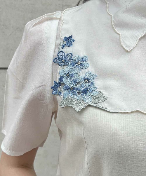 an another angelus(アンアナザーアンジェラス)の「ヴァイオレット刺繍ヨークシャツ/ fint フィント(シャツ/ブラウス・レディース・ホワイト×ブルー/ホワイト×パープル・FREE)」の5枚目の写真