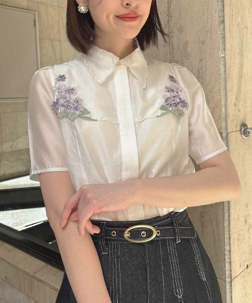 an another angelus(アンアナザーアンジェラス)の「ヴァイオレット刺繍ヨークシャツ/ fint フィント(シャツ/ブラウス・レディース・ホワイト×ブルー/ホワイト×パープル・FREE)」の7枚目の写真