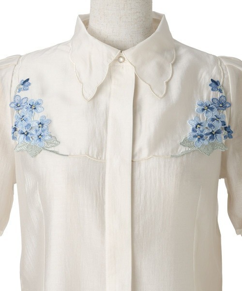 an another angelus(アンアナザーアンジェラス)の「ヴァイオレット刺繍ヨークシャツ/ fint フィント(シャツ/ブラウス・レディース・ホワイト×ブルー/ホワイト×パープル・FREE)」の13枚目の写真