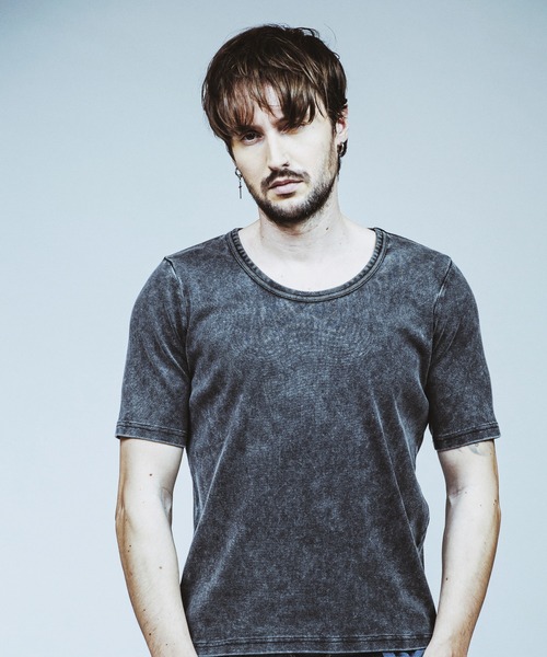 NO ID.（ノーアイディ）の「【NO ID.】Fraise U-Neck T-Shirt / フライス Uネック Tシャツ（Tシャツ/カットソー・メンズ・グレー/ブラック/ホワイト・1/2）」の15枚目の写真