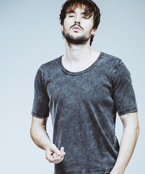 NO ID.（ノーアイディ）の「【NO ID.】Fraise U-Neck T-Shirt / フライス Uネック Tシャツ（Tシャツ/カットソー・メンズ・グレー/ブラック/ホワイト・1/2）」の14枚目の写真