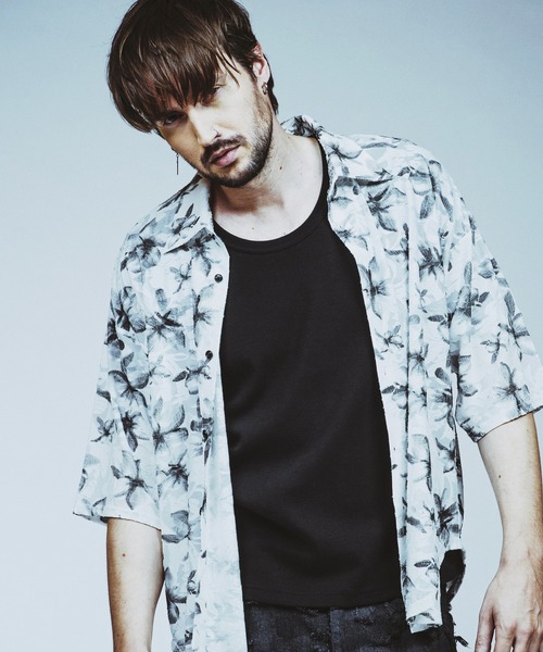 NO ID.（ノーアイディ）の「【NO ID.】Fraise U-Neck T-Shirt / フライス Uネック Tシャツ（Tシャツ/カットソー・メンズ・グレー/ブラック/ホワイト・1/2）」の9枚目の写真