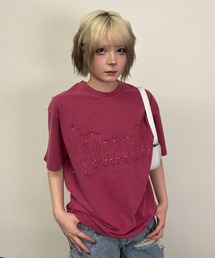 ATMARK（アットマーク）の「《2サイズ展開　/　UNISEX　》ATMARKオールドイングリッシュロゴ　ピグメントリベットTee（Tシャツ/カットソー）」