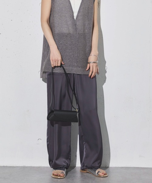 Doux archives（ドゥアルシーヴ）の「サテンパラシュートパンツ（その他パンツ・レディース・チャコールグレー/オフホワイト/グレイッシュベージュ・FREE）」の2枚目の写真