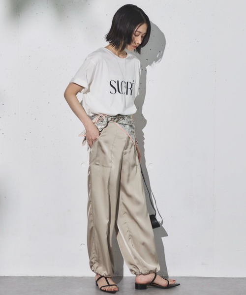 Doux archives（ドゥアルシーヴ）の「サテンパラシュートパンツ（その他パンツ・レディース・チャコールグレー/オフホワイト/グレイッシュベージュ・FREE）」の11枚目の写真