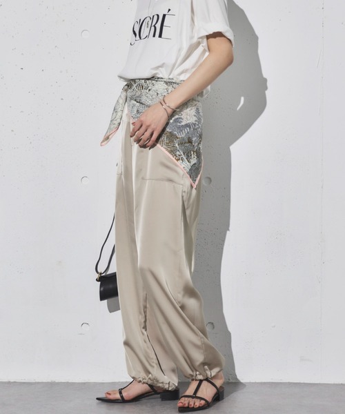 Doux archives（ドゥアルシーヴ）の「サテンパラシュートパンツ（その他パンツ・レディース・チャコールグレー/オフホワイト/グレイッシュベージュ・FREE）」の16枚目の写真