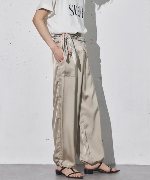 Doux archives（ドゥアルシーヴ）の「サテンパラシュートパンツ（その他パンツ・レディース・チャコールグレー/オフホワイト/グレイッシュベージュ・FREE）」の18枚目の写真