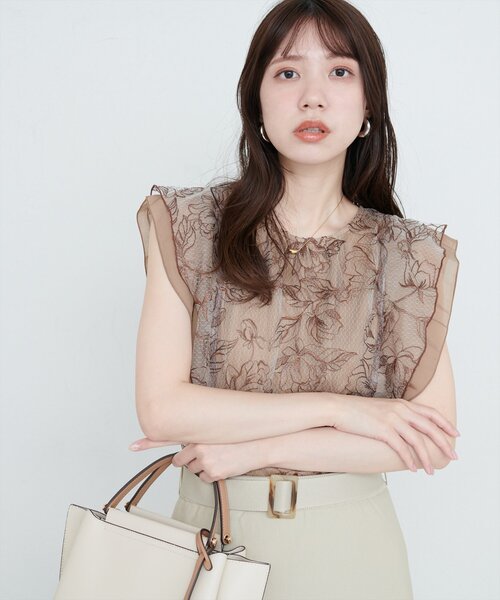 チロ　新入荷❣️レースラッフルスリーブブラウス　　frene esica チロ様専用 新入荷❣️レースラッフルスリーブブラウス frene esicaの