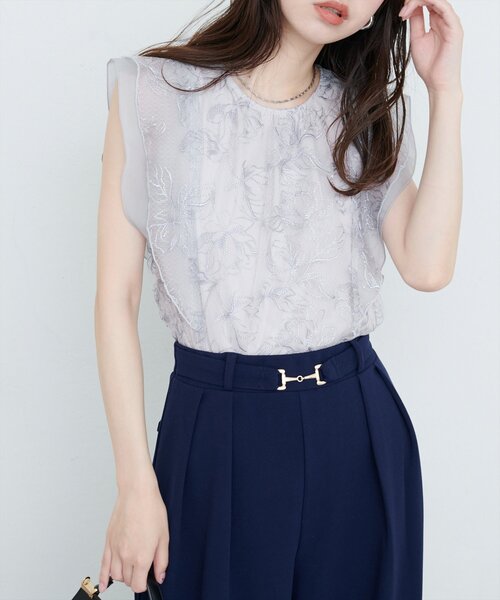 natural couture(ナチュラルクチュール)の「刺繍レースラッフルスリーブブラウス(シャツ/ブラウス・レディース・サックスブルー/アイボリー/ブラウン・FREE)」の3枚目の写真