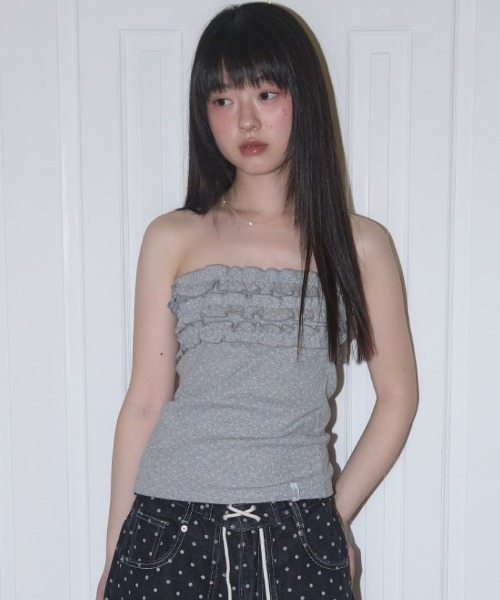 FANCY CLUB(ファンシークラブ)の「A'GEM/9 × .kom 『FANCY CLUB/ファンシークラブ』 Flower Frill Tube Top/フラワーフリルチューブトップ(チューブトップ・レディース・ホワイト/ブルー/グレー・FREE)」の4枚目の写真