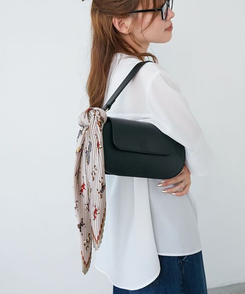 le.coeur blanc（ルクールブラン）の「《WEB限定アイテム》ホースプリントプリーツスカーフ（バンダナ/スカーフ・レディース・ベージュ/グリーン・FREE）」の2枚目の写真