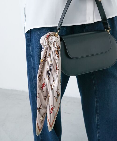 le.coeur blanc（ルクールブラン）の「《WEB限定アイテム》ホースプリントプリーツスカーフ（バンダナ/スカーフ・レディース・ベージュ/グリーン・FREE）」の5枚目の写真