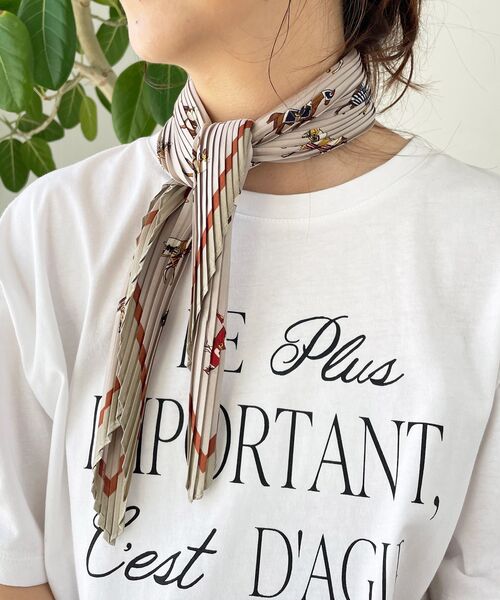 le.coeur blanc（ルクールブラン）の「《WEB限定アイテム》ホースプリントプリーツスカーフ（バンダナ/スカーフ・レディース・ベージュ/グリーン・FREE）」の8枚目の写真