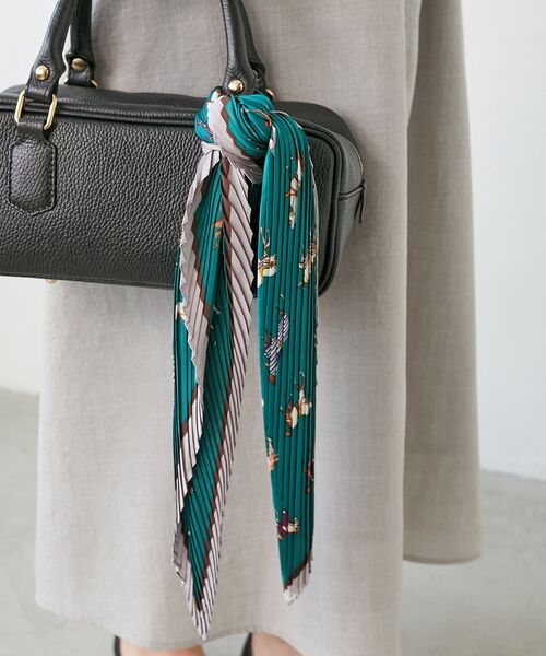 le.coeur blanc（ルクールブラン）の「《WEB限定アイテム》ホースプリントプリーツスカーフ（バンダナ/スカーフ・レディース・ベージュ/グリーン・FREE）」の10枚目の写真