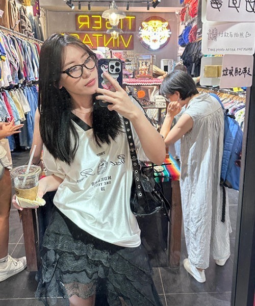 FreeZone(フリーゾーン)の「光沢サテンロゴスポーティTシャツ(Tシャツ/カットソー・メンズ・ブラック/ホワイト・F)」の7枚目の写真