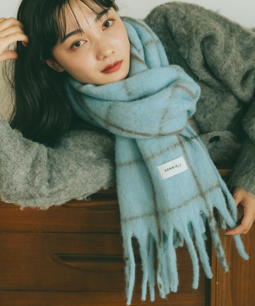 VANNIE U(ヴァニーユー)の「バイカラーチェックボリュームマフラー(マフラー・レディース・チャコールグレー/ライトブルー/ベージュ・FREE)」の22枚目の写真
