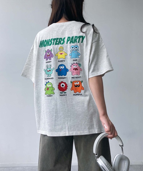 AS KNOW AS plus(アズノゥアズプラス)の「●ワンポイントロゴ刺繍 キャラクターアソートデザイン ビッグサイズ半袖Tシャツ(サメ・モンスター・おばけ)(Tシャツ/カットソー・レディース・チャコールグレー/オフホワイト/オートミール・FREE)」の3枚目の写真