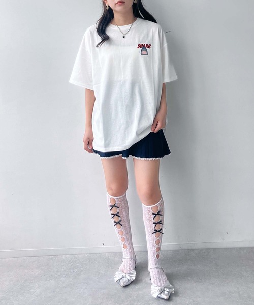 AS KNOW AS plus(アズノゥアズプラス)の「●ワンポイントロゴ刺繍 キャラクターアソートデザイン ビッグサイズ半袖Tシャツ(サメ・モンスター・おばけ)(Tシャツ/カットソー・レディース・チャコールグレー/オフホワイト/オートミール・FREE)」の10枚目の写真