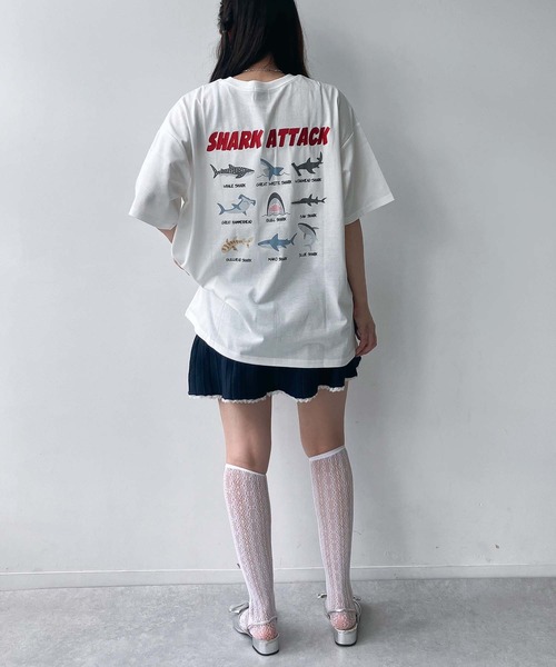 AS KNOW AS plus(アズノゥアズプラス)の「●ワンポイントロゴ刺繍 キャラクターアソートデザイン ビッグサイズ半袖Tシャツ(サメ・モンスター・おばけ)(Tシャツ/カットソー・レディース・チャコールグレー/オフホワイト/オートミール・FREE)」の11枚目の写真