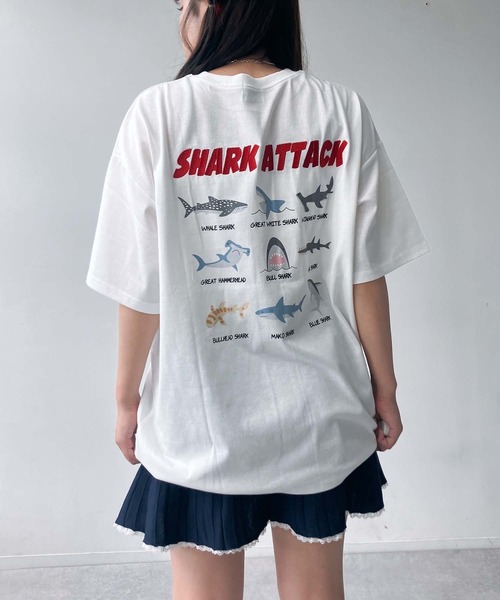 AS KNOW AS plus(アズノゥアズプラス)の「●ワンポイントロゴ刺繍 キャラクターアソートデザイン ビッグサイズ半袖Tシャツ(サメ・モンスター・おばけ)(Tシャツ/カットソー・レディース・チャコールグレー/オフホワイト/オートミール・FREE)」の7枚目の写真
