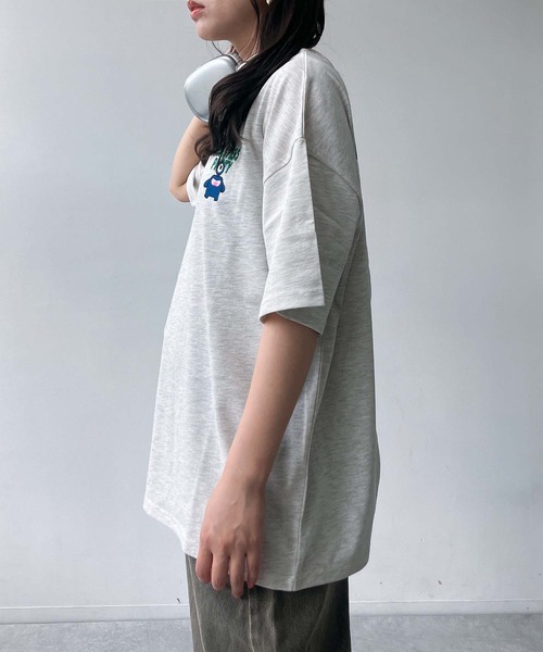 AS KNOW AS plus(アズノゥアズプラス)の「●ワンポイントロゴ刺繍 キャラクターアソートデザイン ビッグサイズ半袖Tシャツ(サメ・モンスター・おばけ)(Tシャツ/カットソー・レディース・チャコールグレー/オフホワイト/オートミール・FREE)」の21枚目の写真