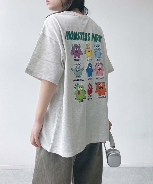 AS KNOW AS plus(アズノゥアズプラス)の「●ワンポイントロゴ刺繍 キャラクターアソートデザイン ビッグサイズ半袖Tシャツ(サメ・モンスター・おばけ)(Tシャツ/カットソー・レディース・チャコールグレー/オフホワイト/オートミール・FREE)」の22枚目の写真