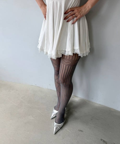 SANSeLF（サンセルフ）の「【SANSeLF】 ジャカードメッシュタイツ フラワー ハート柄 ワンポイントシアー ストッキング saa25a008（タイツ/ストッキング・レディース・ホワイト/ブラウン/グレー・FREE）」の5枚目の写真