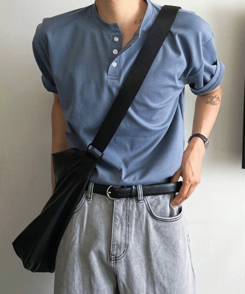 COSYHARU（コシハル）の「ヘンリーネックポンチ半袖Tシャツ（Tシャツ/カットソー・メンズ・ブルー/ダークブラウン/ホワイト/ブラック/ネイビー・LARGE/X-LARGE）」の5枚目の写真