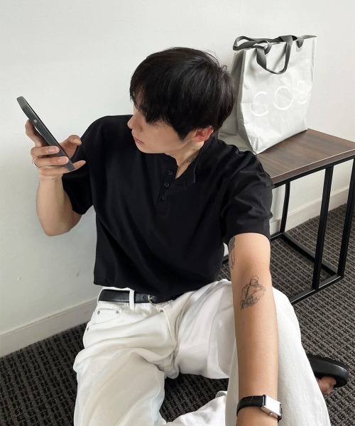 COSYHARU（コシハル）の「ヘンリーネックポンチ半袖Tシャツ（Tシャツ/カットソー・メンズ・ブルー/ダークブラウン/ホワイト/ブラック/ネイビー・LARGE/X-LARGE）」の9枚目の写真