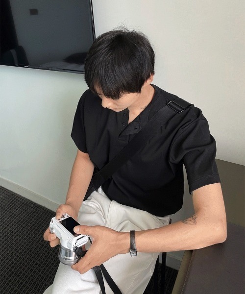 COSYHARU（コシハル）の「ヘンリーネックポンチ半袖Tシャツ（Tシャツ/カットソー・メンズ・ブルー/ダークブラウン/ホワイト/ブラック/ネイビー・LARGE/X-LARGE）」の10枚目の写真