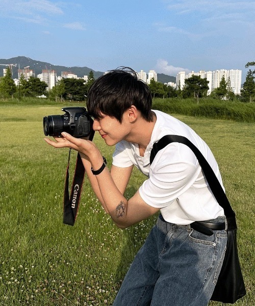 COSYHARU（コシハル）の「ヘンリーネックポンチ半袖Tシャツ（Tシャツ/カットソー・メンズ・ブルー/ダークブラウン/ホワイト/ブラック/ネイビー・LARGE/X-LARGE）」の16枚目の写真