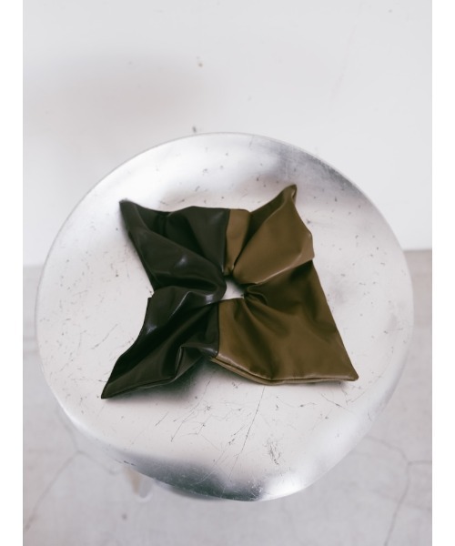 Square Fakeleather Chouchou（シュシュ）｜SYKIA（シキア）の