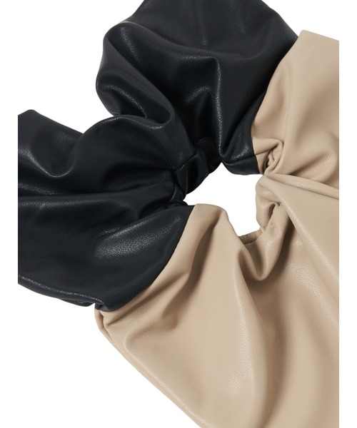 Square Fakeleather Chouchou（シュシュ）｜SYKIA（シキア）の