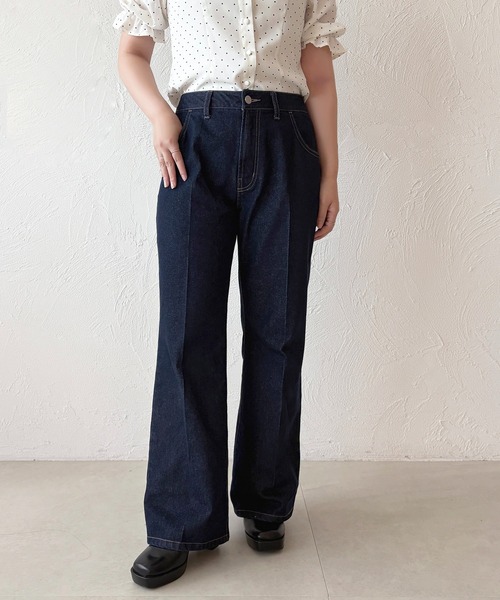 apres jour(アプレジュール)の「センタープレスフレアデニム(デニムパンツ・レディース・ブラック/インディゴブルー・X-LARGE/MEDIUM)」の1枚目の写真