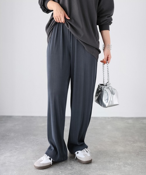 Riberry（リベリー）の「ストライププリーツイージーパンツ（その他パンツ・レディース・グレー/チャコールグレー/ベージュ・MEDIUM）」の2枚目の写真