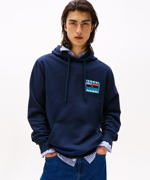 レギュラーフラッグプレイパーカー（スウェット）｜TOMMY JEANS