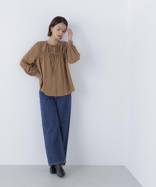 NATURAL BEAUTY BASIC(ナチュラルビューティーベーシック)の「リボンギャザーブラウス(シャツ/ブラウス・レディース・オフホワイト/ブルー/キャメル・SMALL/MEDIUM)」の16枚目の写真
