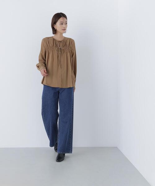 NATURAL BEAUTY BASIC(ナチュラルビューティーベーシック)の「リボンギャザーブラウス(シャツ/ブラウス・レディース・オフホワイト/ブルー/キャメル・SMALL/MEDIUM)」の18枚目の写真