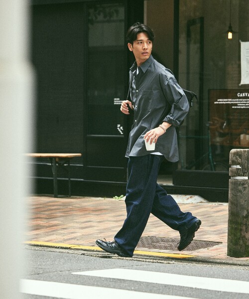 FREAK'S STORE（フリークスストア）の「限定展開 Relax Fit リラックスフィット レギュラーカラー シャツ（シャツ/ブラウス・メンズ・ベージュ/ブルー系その他/ホワイト/ライトグレー/ホワイト系その他/サックスブルー/ブラック/オリーブ/チャコールグレー・SMALL/MEDIUM/LARGE）」の21枚目の写真