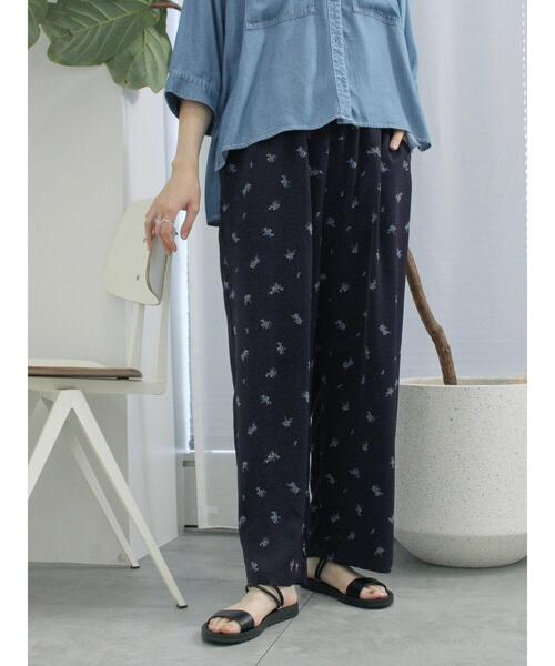 Samansa Mos2 blue（サマンサモスモスブルー）の「花柄イージーパンツ（その他パンツ・レディース・ネイビー/ブラック/ブラウン・F）」の3枚目の写真