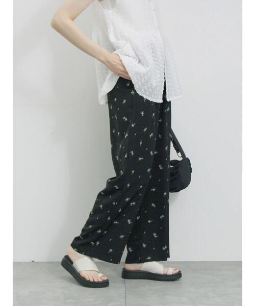 Samansa Mos2 blue（サマンサモスモスブルー）の「花柄イージーパンツ（その他パンツ・レディース・ネイビー/ブラック/ブラウン・F）」の4枚目の写真