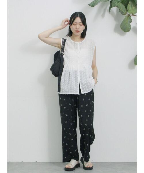 Samansa Mos2 blue（サマンサモスモスブルー）の「花柄イージーパンツ（その他パンツ・レディース・ネイビー/ブラック/ブラウン・F）」の6枚目の写真