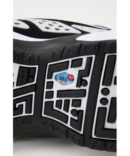 NIKE(ナイキ)の「エア マックス SNDR(スニーカー・レディース・ホワイト系その他2/ブラック・25cm/24.5cm/24cm/23.5cm/23cm)」の7枚目の写真