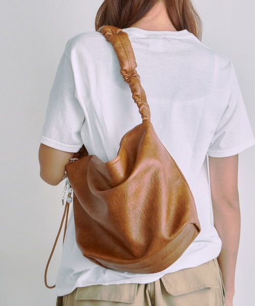 BLANK　（ブランク）の「faux leather bag / フェイクレザー バッグ（ショルダーバッグ・レディース・アイボリー/ブラウン・FREE）」の5枚目の写真