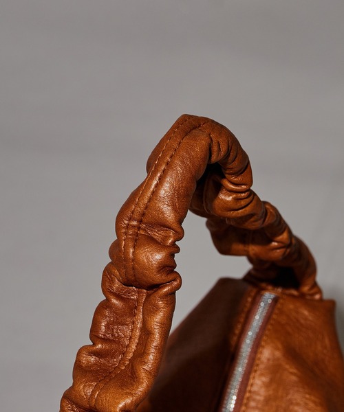 BLANK　（ブランク）の「faux leather bag / フェイクレザー バッグ（ショルダーバッグ・レディース・アイボリー/ブラウン・FREE）」の9枚目の写真